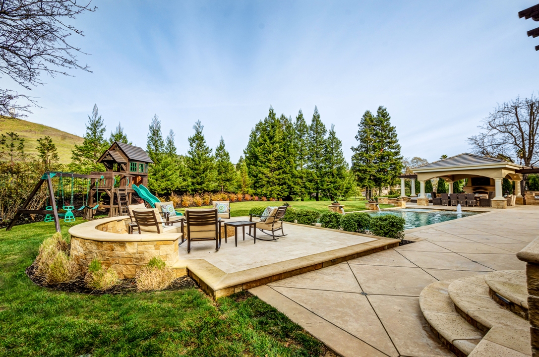 041_Firepit and Playground